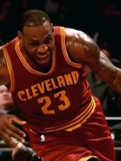 老詹这恐怖的大体格，完美诠释什么叫“人型坦克”！